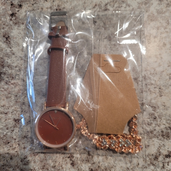 2 piece Rhinestone Quartz Watch & Heart Bracelet ✨️ - Picture 2 of 10